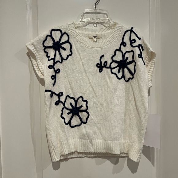 NEW white short sleeve embroidered floral sweater - Picture 5 of 7